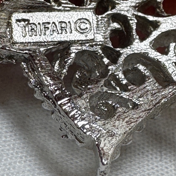 Vintage Trifari Crown Maltese Cross Brooch Silvertone Elegant - Picture 3 of 7